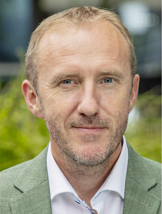 Martin Hackl leitet seit elf Jahren die Sparte Solarenergie bei Fronius International. Das Unternehmen hat mit den Wechselrichtern Tauro auch eine neue Lösung für Freiflächenanlagen. Auch dabei spielt der Eigenverbrauch die zentrale Rolle.