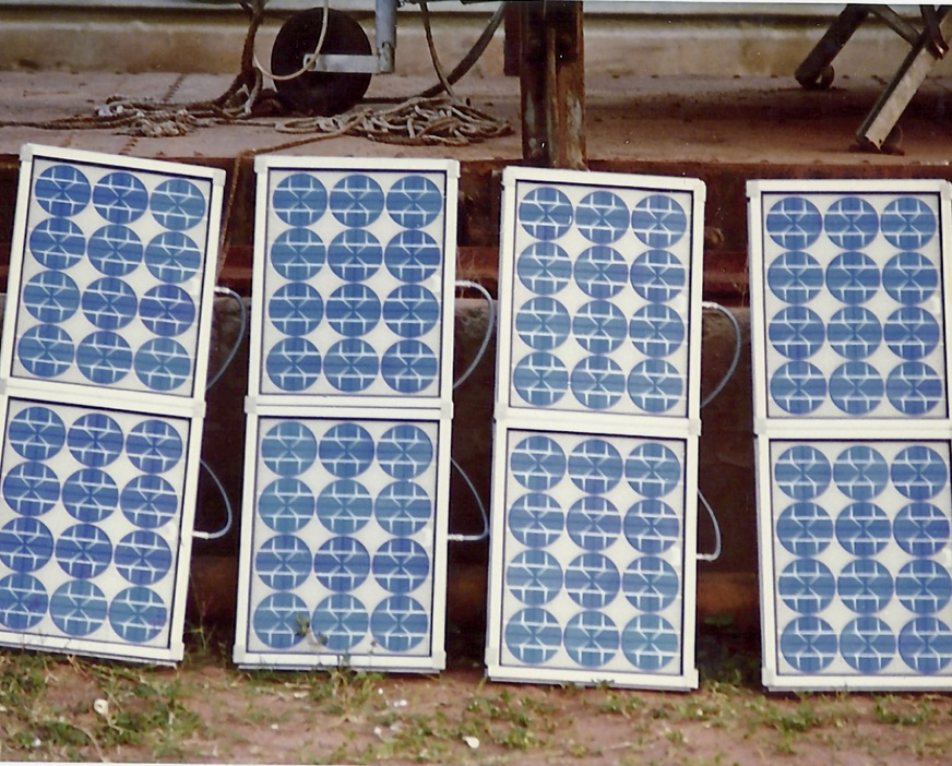 Die ersten Solarmodule von Siemens waren an den kreisrunden Zellen leicht erkennbar.