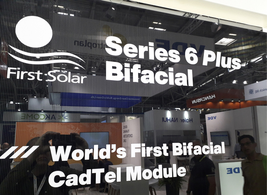 First Solar hat 2023 das erste bifaziale Modul mit Cadmiumtellurid vorgestellt.