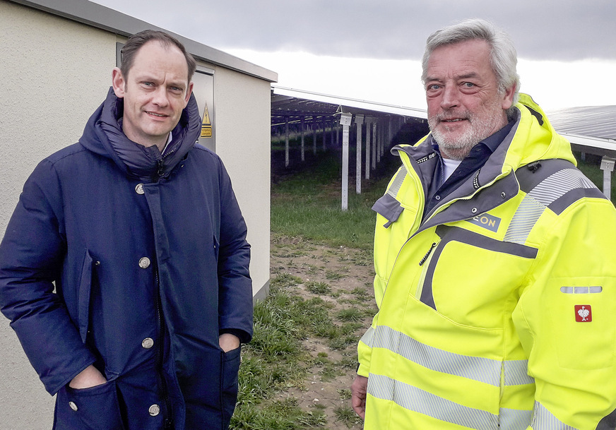 Christoph Lüken von Hansainvest Real Assets (links) war für die Finanzierung zuständig. ­Wolfgang ­Pielmaier (rechts) ist Technikchef von Move On ­Energy. Bei ihm liefen alle Planungen für die ­Errichtung des Solarparks zusammen.