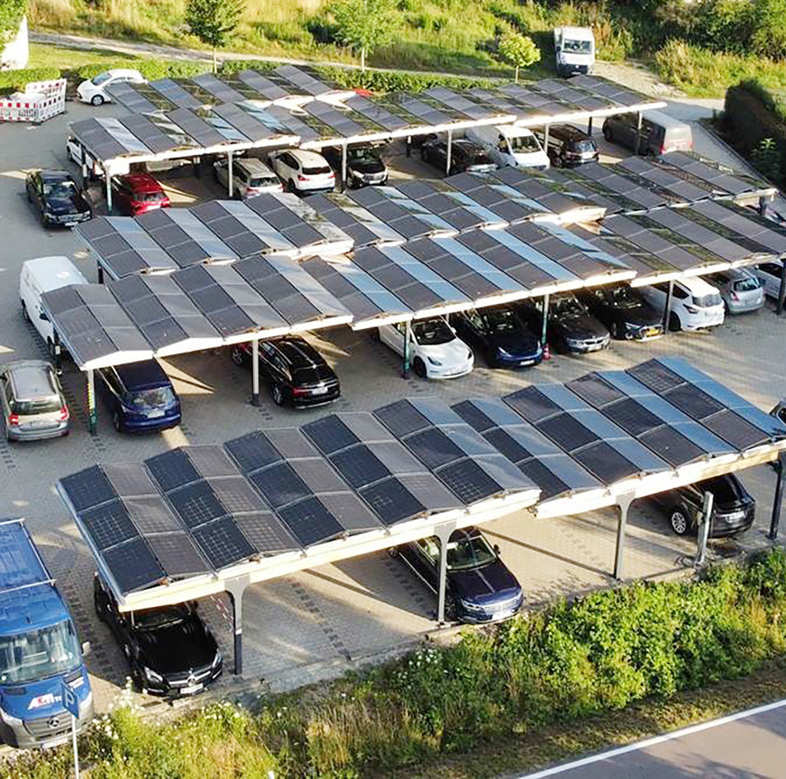 Im sachsen-anhaltinischen Osterfeld hat Sopago alle Hürden genommen und den Parkplatz eines Hotels überdacht. Ein Modell, das Schule machen soll.