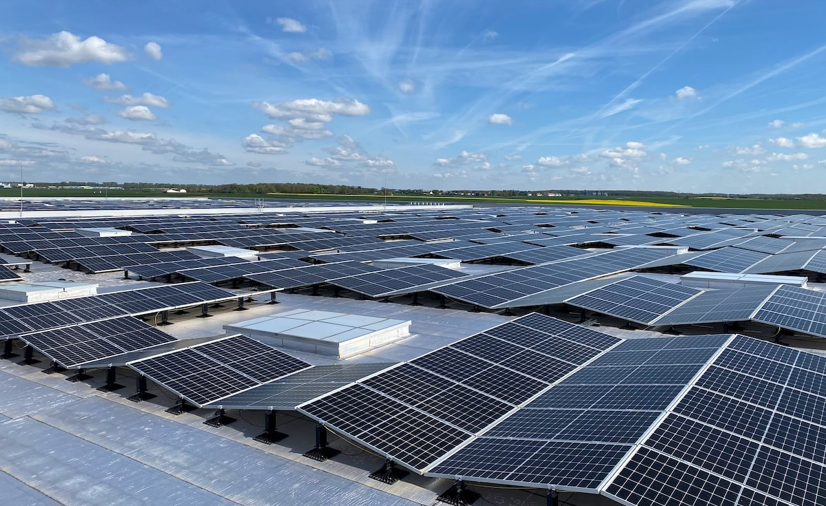 Frankreich: Axpo baut Solardachanlage mit zwölf Megawatt