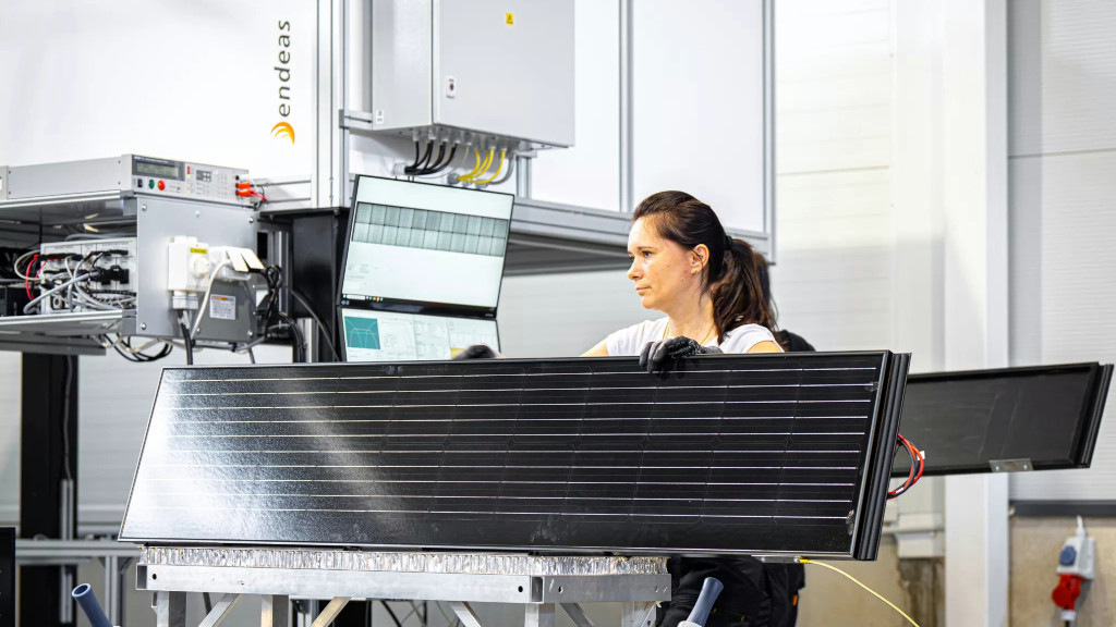 Solarstone: Neue Fabrik für BIPV-Module errichtet