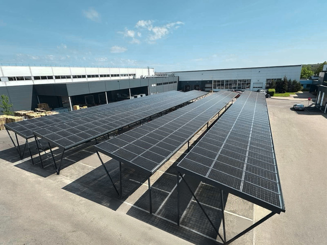 213 kWh Gewerblicher Solarcarport | SoliTek  - © Solitek