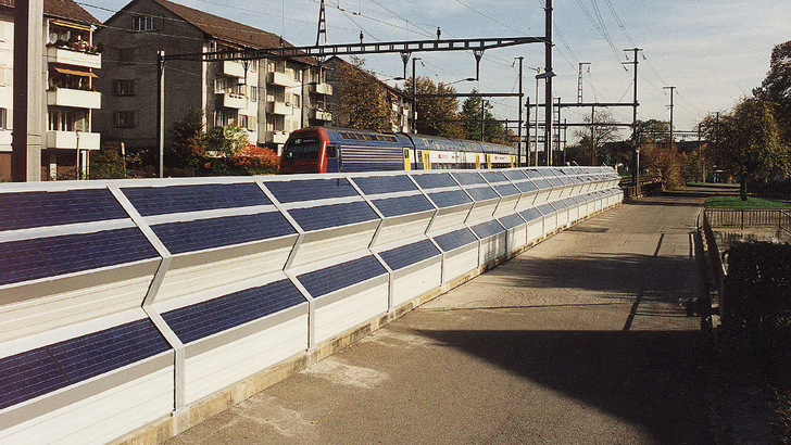 Auch Lärmschutzwände sollen mit Solaranlagen bebaut werden, wo es geht. - © TNC Consulting
 Auch Lärmschutzwände sollen mit Solaranlagen bebaut werden, wo es geht.