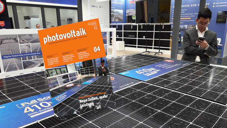 Die neuen Zellen und Solarmodule zur Intersolar 2024 bilden den Schwerpunkt des Maiheftes. - © Heiko Schwarzburger