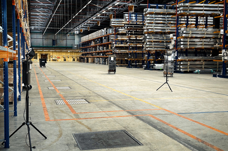 Ein Einblick ins neue Logistikzentrum mit 18.000 Quadratmetern Fläche. - © Solarmarkt