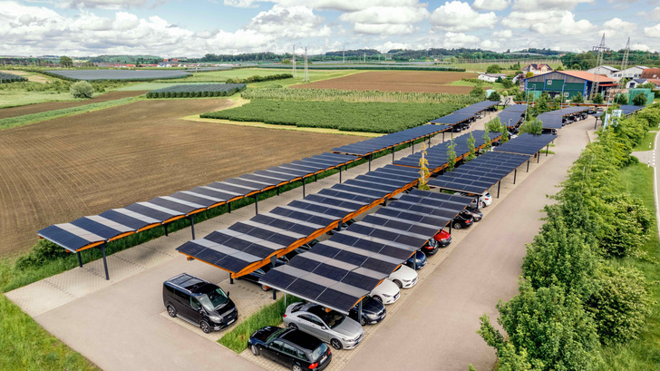 Spültechnikhersteller Winterhalter überdacht 194 Parkplätze für Mitarbeiter mit Solar. - © Sopago GmbH