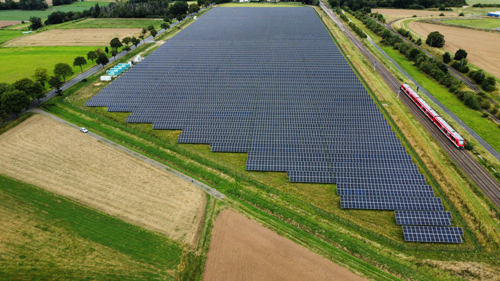 30.000 Einzelflächen an Bundes- oder Staatsstraßen eignen sich allein in Bayern. - © ABO Energy