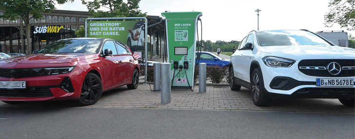 Bisher bieten Hersteller vor allem große elektrisch ­angetriebene Automodelle an. Diese sind vielen Kunden aber zu teuer. - © Foto: Velka Botička