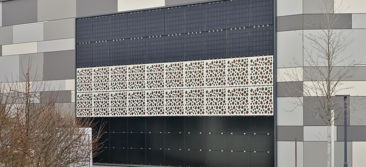 So sieht die Fassade nach der Installation aus. - © Foto: Lapp So sieht die Fassade nach der Installation aus.