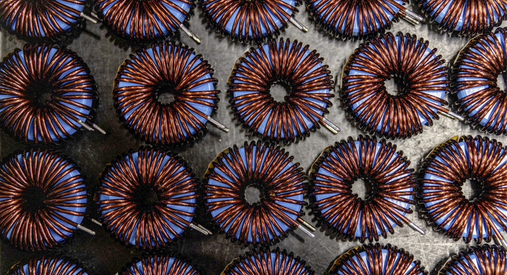 Diese Ringkerndrosseln sind für die neue Gen24-Generation der Wechselrichter von Fronius bestimmt. - © Foto: Fronius International Diese Ringkerndrosseln sind für die neue Gen24-Generation der Wechselrichter von Fronius bestimmt.