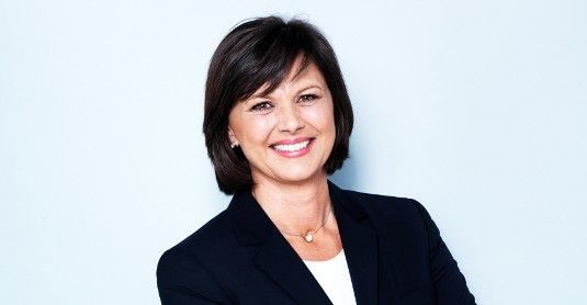 Ilse Aigner hat keine Scheu, sich mit ihrem Partei- und Kabinettschef anzulegen und einen sinvollen Debattenbeitrag zu liefern. Die Idee einer kreditfinanzierten Energiewende greift aber zu kurz. - © Ilse Aigner (www.ilse-aigner.de)
 Ilse Aigner hat keine Scheu, sich mit ihrem Partei- und Kabinettschef anzulegen und einen sinvollen Debattenbeitrag zu liefern. Die Idee einer kreditfinanzierten Energiewende greift aber zu kurz.