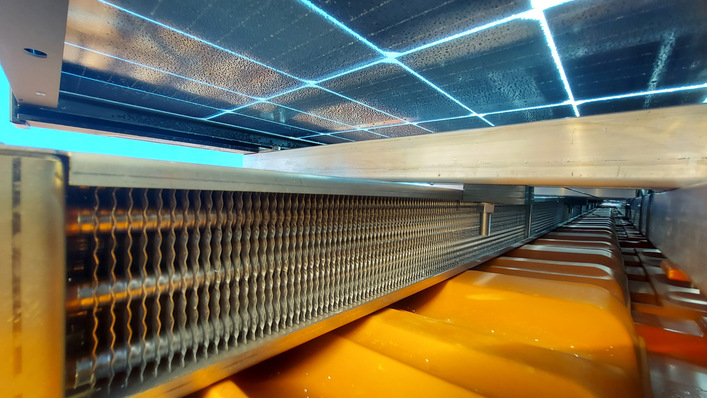 © Maustronik Der Dachwärmetauscher unter der Solaranlage.