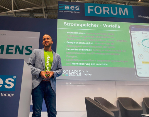 © Foto: Heiko Schwarzburger Markus Bolle von der Solaris and more GmbH hat bereits rund 1.500 Speicher installiert.