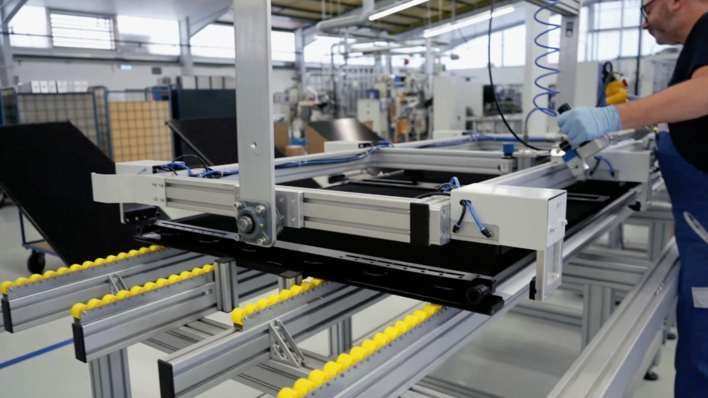 © AKG Group Ab sofort werden pro Jahr bis zu 65.000 der PVT-Kollektoren in Hessen gefertigt.