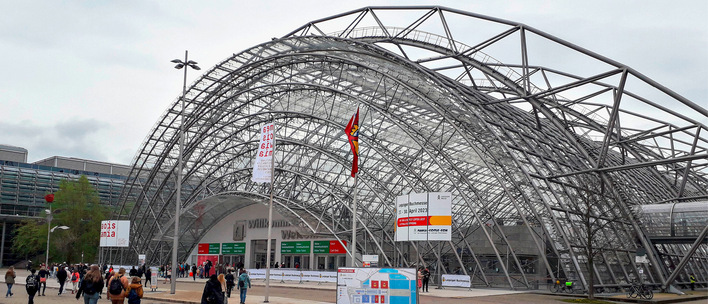 © Foto: Heiko Schwarzburger Der Messeplatz Leipzig bietet moderne Ausstellungshallen.