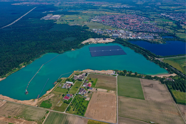 © Foto: O&L Nexentury Blick auf den Solargenerator aus der Luft.