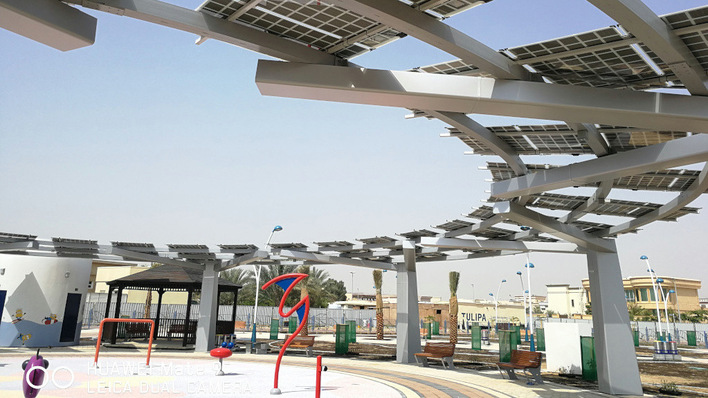 © Gridparity Schattenspender Solaranlage: Solche Systeme sind nur ein Beispiel der vielfältigen Möglichkeiten, die urbane Photovoltaik für die Energiewende in den Städten bieten.