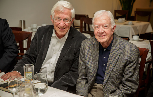 © Volker Wiciok/Lichtblick Dr. Franz Alt und Jimmy Carter bei einem Essen im Dezember 2012 in Bochum.