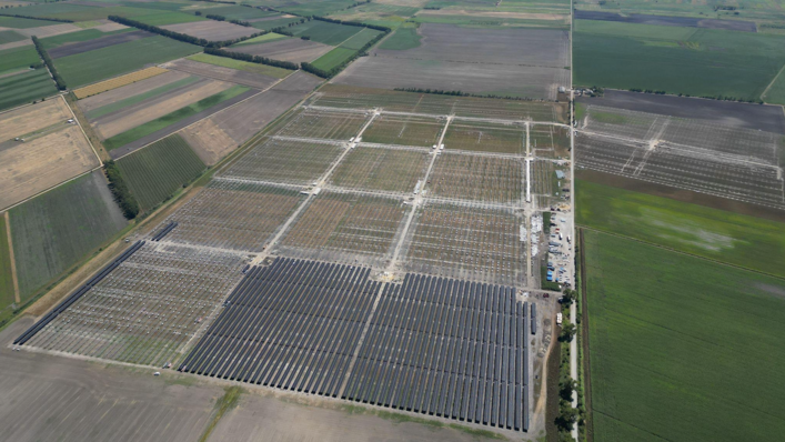 © Schletter Group Auf rund 180 Hektar Ackerfläche in den Gemeinden Wallern und Tadten im österreichischen Burgenland werden insgesamt 260.000 Solarmodule installiert.