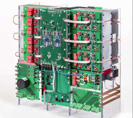 © Fraunhofer ISE Hier ein vom Fraunhofer ISE entwickelter Wechselrichter, der Solrstrom den Sprung von der Nieder- in die Mittelspannung ermöglicht.