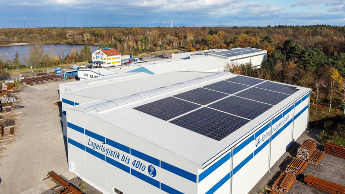 © Wirsol Roof Solutions/Steffen Hoffner Mit dem neuen Solargenerator nutzt Hoffmann Logistik mehr Dachfläche für die Photovoltaik.