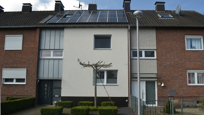 © Velka Botička Hauseigentümer, die auf Photovoltaik mit Speicher setzen, sind von den Kürzungen der Vergütung kaum betroffen. Vorausgesetzt, sie fahren ihren Speicher netzdienlich.