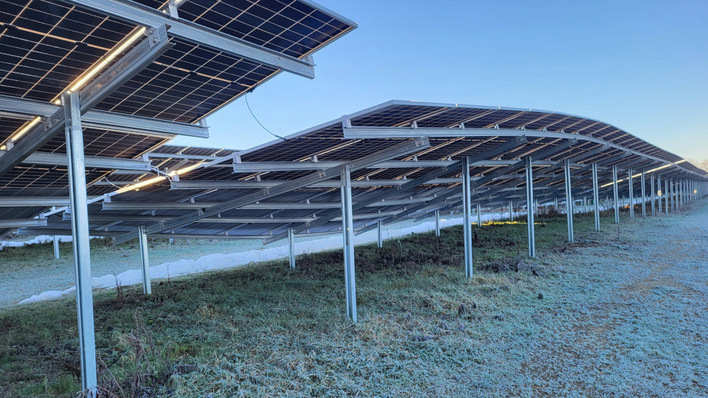© Schletter Group Der Regen hat den Boden aufgeweicht und der schwere Schnee hat im Anschluss die Solaranlage einsinken lassen.