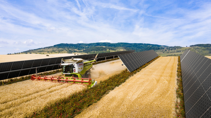 © Timo Jaworr/Baywa r.e. Die Agri-PV spielt eine Schlüsselrolle beim Umstieg auf die regenerative Landwirtschaft.