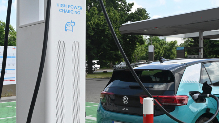 © Velka Botička Um das Elektroauto an möglichst vielen Orten laden zu können, muss die Infrastruktur angepasst werden.