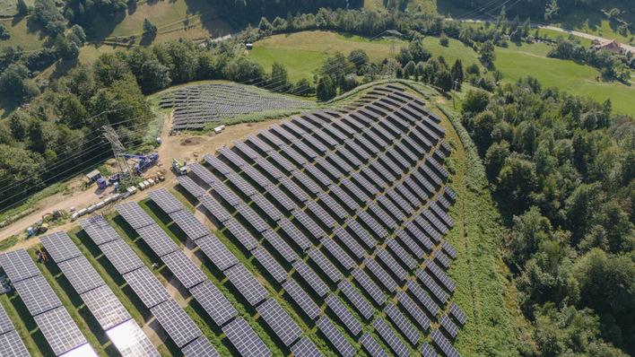 © Dr. Metje Green Energy Die Neigung der Anlage ist zwischen 20 und 40 Prozent: eine echte Herausforderung beim Bau.