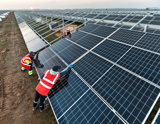 © Foto: Christian Mai Der Solarpark Werneuchen der EnBW leistet 180 Megawatt. Er bedeckt 164 Hektar und wurde Ende 2020 ans Netz gebracht.