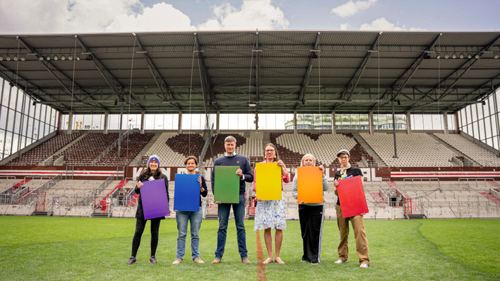 © Lichtblick Diese Module werden bald vom Dach der Tribüne des Millerntor-Stadions sauberen Solarstrom liefern – und ein Zeichen für Toleranz senden.