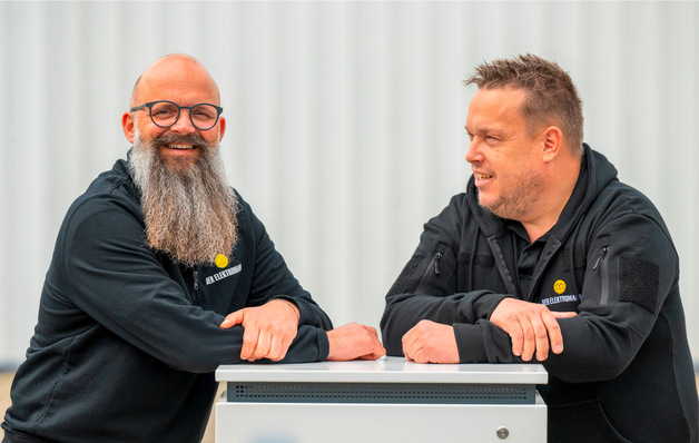 © Foto: Der Elektromann Kai Dirks (links) und Alexander Freund sind Geschäftspartner und als erfolgreiches Duo unschlagbar.