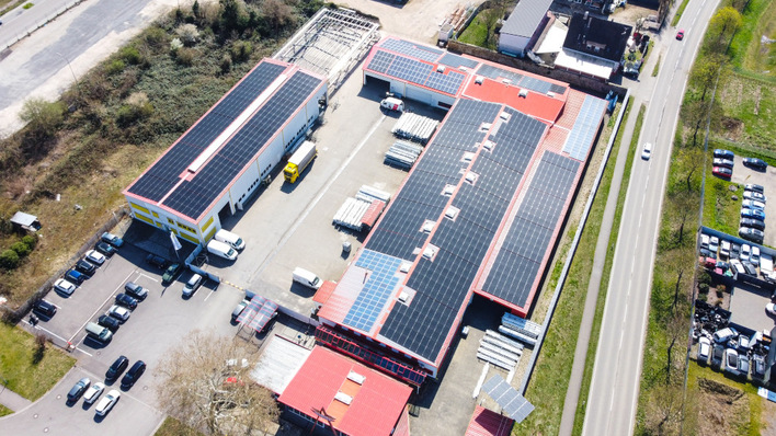 © Steffen Hoffner/Spacemedia Patchwork auf dem Dach: Wirsol hat Module mit unterschiedlichen Technologien miteinander verknüpft.