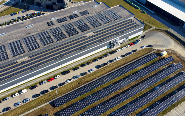 © Foto: Quanta Energy Dächer und freie Betriebsflächen bieten enorme Potenziale für Solarstrom.