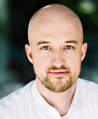 Marius Schondelmaier
ist Co-CEO und Mitgründer von Bees & Bears aus Berlin. Gemeinsam mit Co-Gründer Jakob von Egidy führt er das 2023 gegründete Unternehmen. Schondelmaier verantwortet die Bereiche Produkt, Vertrieb und operative Umsetzung. Sein Partner kümmert sich um die Finanzierung und Risikosteuerung.