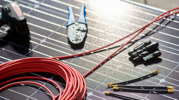 © Getty Images/www.gleb.in.ua Bei der Dimensionierung der Solarkabel sind vielfältige Faktoren zu beachten.