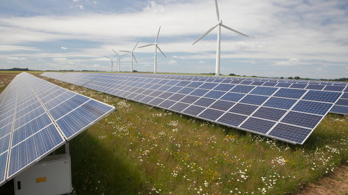 © Adrian Arbib/Westmill Solar Co-operative Ohne den weiteren Ausbau von Photovoltaik und Windkraft wird die Versorgungssicherheit in spätestens zehn Jahren sehr teuer.