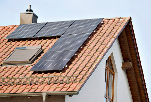 © Fotos: DGS/Jörg Sutter Mittlerweile liefern fast fünf Millionen Solaranlagen in Deutschland sauberen Strom.